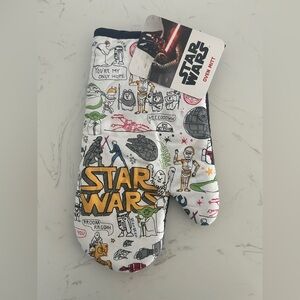 Star Wars Colorful Character Oven Mitt – Official Disney Merchandise- NWT